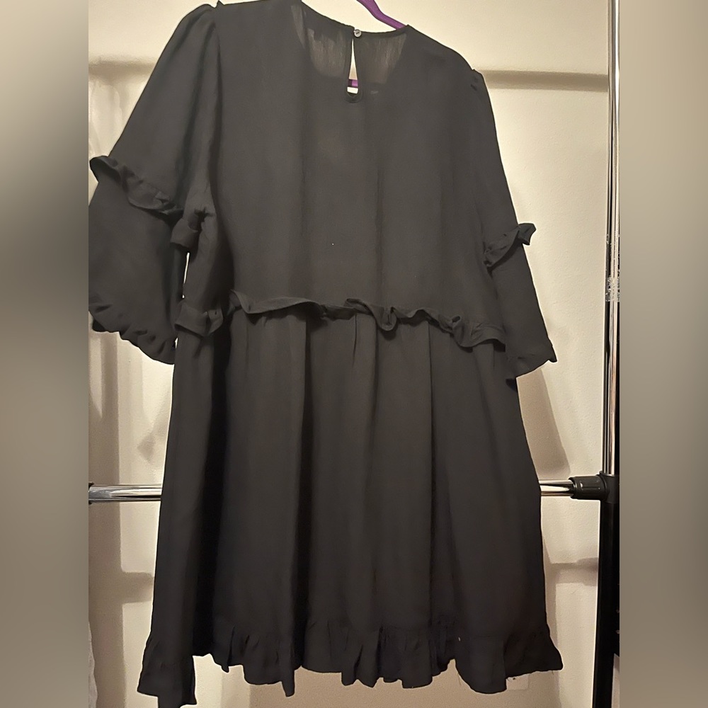 Black dress - Picture 3 of 3